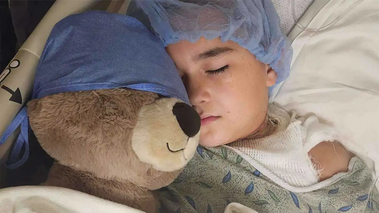 نجاة طفل من صعقة كهربائية قاتلة بسبب شاحن الهاتف أثناء النوم